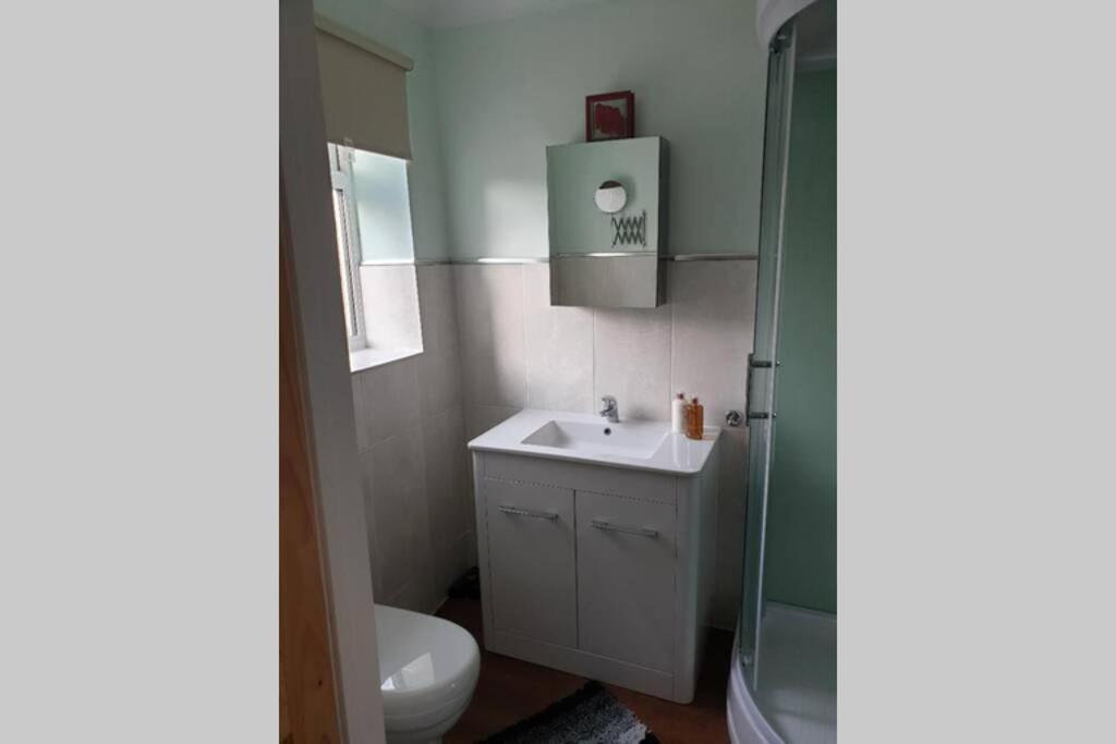 A Home Away From Home With A Big Welcome Erith Eksteriør billede